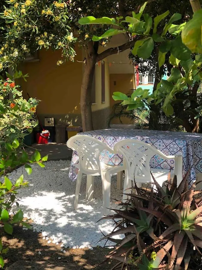 Appartamento Under The Lemon Tree La Caletta 0*,  Italia